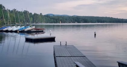 Peaceful 2-bedroom cottage in charming Lincolnville, near lake, winery & Camden