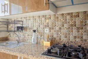 Fridge, microwave, oven, stovetop - Peaceful place near stadium and airport (Tanger)