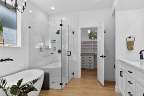 Hair dryer, towels, soap, shampoo - Luxe Retreat w/Hot Tub, Patio, Fenced Yard! (Lago Vista)
