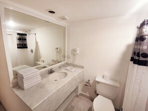 Bathroom - Condominios Torre Continental Ixtapa (Ixtapa)