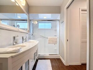 Shower, hair dryer, towels, soap - Lake Side Spa Home, w/ Garage - 3/2 (Naples)