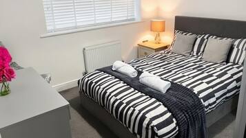 3 bedrooms, iron/ironing board, WiFi, bed sheets