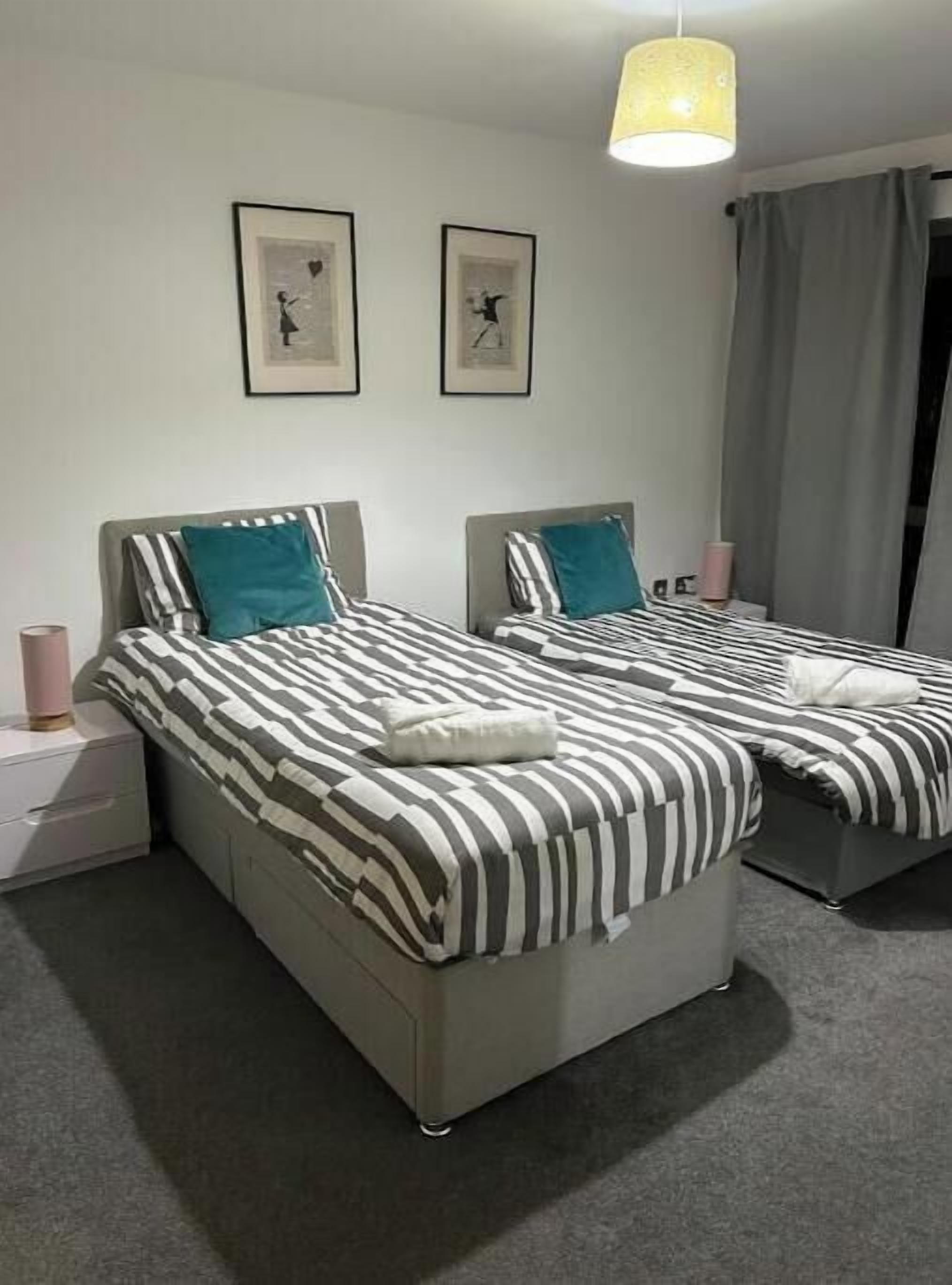 3 bedrooms, iron/ironing board, WiFi, bed sheets
