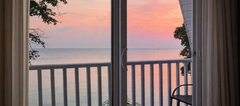 Adorable Cottage with Lakefront Views, World-class Fishing, & Effortless Escape