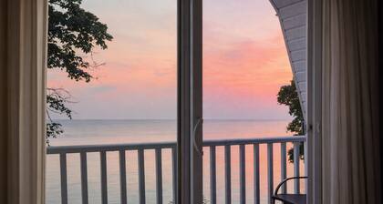 Adorable Cottage with Lakefront Views, World-class Fishing, & Effortless Escape