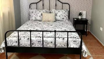 Iron/ironing board, bed sheets