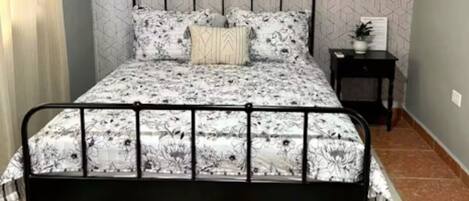 Iron/ironing board, bed sheets