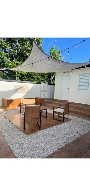Outdoor dining - Vrbo Property (Arroyo)