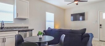 Near Kickapoo Casino1-bedroom condo with AC in charming Eagle Pass