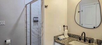 Near Kickapoo Casino1-bedroom condo with AC in charming Eagle Pass