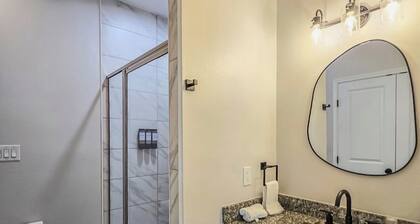 Near Kickapoo Casino1-bedroom condo with AC in charming Eagle Pass