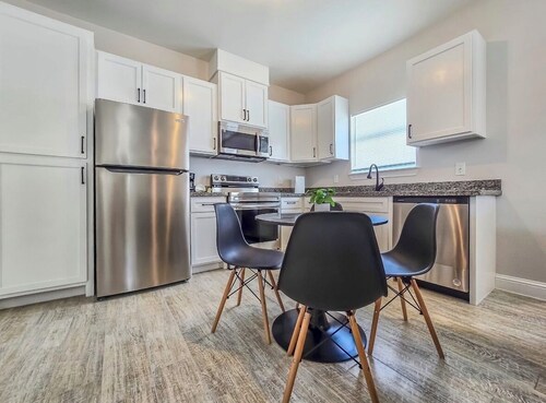 Near Kickapoo Casino1-bedroom condo with AC in charming Eagle Pass