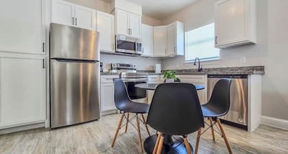 Near Kickapoo Casino1-bedroom condo with AC in charming Eagle Pass