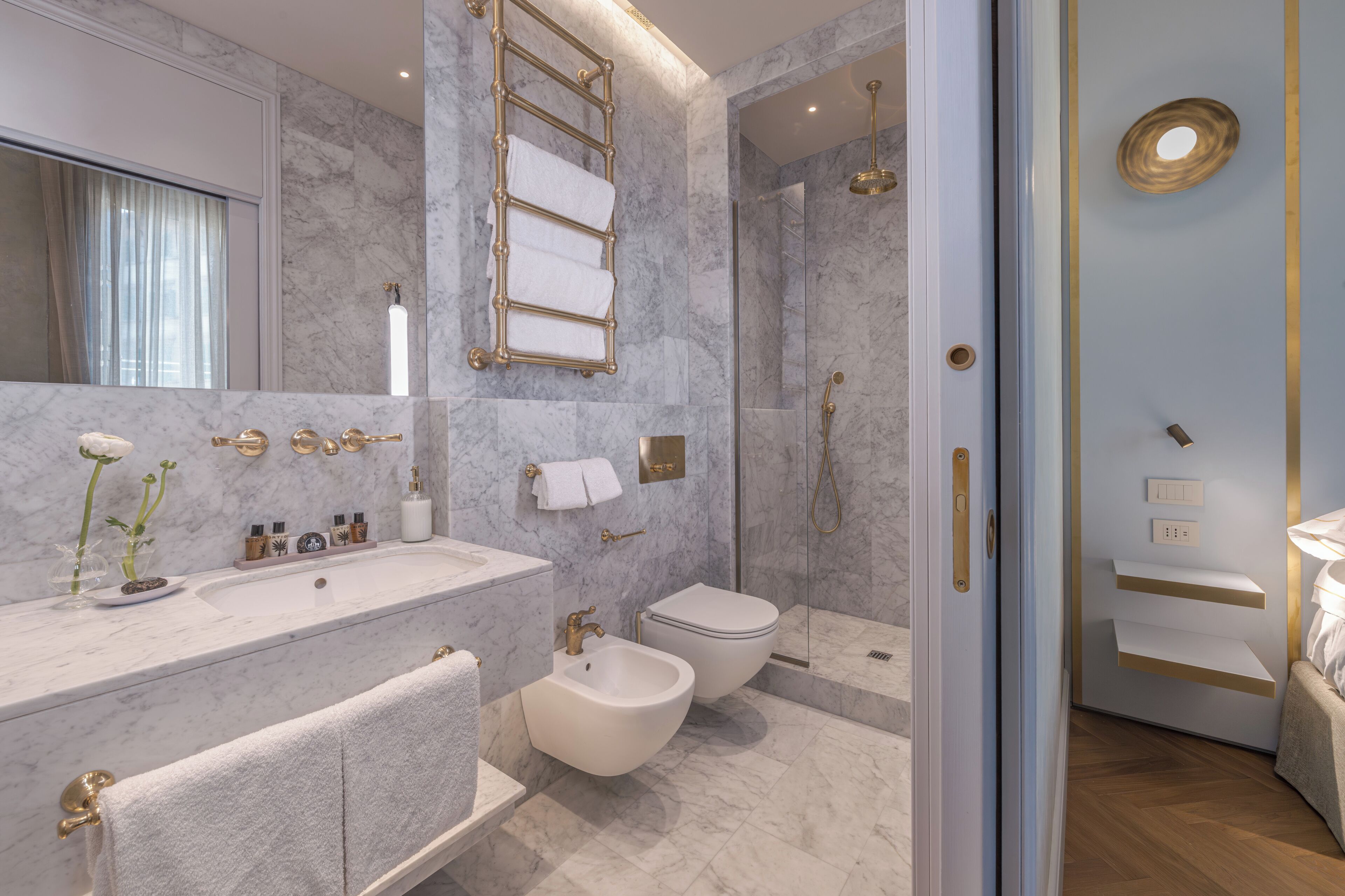 Dusche, Haartrockner, Bidet, Handtücher