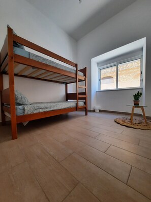 2 bedrooms, WiFi, bed sheets - Apartment in Portimão City Centre (Portimão)