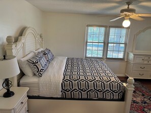 4 Schlafzimmer, Schreibtisch, Bügeleisen/Bügelbrett, kostenloses WLAN