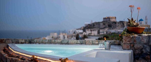 Pool - Black Gem Villa: Private Heated Jacuzzi & Caldera View (Santorini)