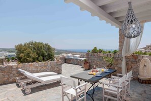 Outdoor dining - Black Gem Villa: Private Heated Jacuzzi & Caldera View (Santorini)