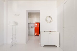 Interior - Black Gem Villa: Private Heated Jacuzzi & Caldera View (Santorini)