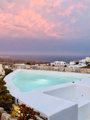 Pool - Black Gem Villa: Private Heated Jacuzzi & Caldera View (Santorini)
