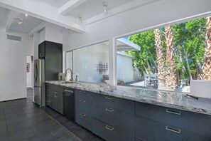 Fridge, microwave, oven, stovetop - 3BR oasis: private pool & mountain views (Palm Springs)