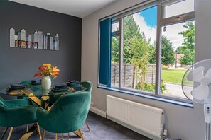 Dining - Play & Stay: Games Room Home with Parking (Lockleaze)