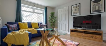 Chic Nottingham Home with Terrace & FREE Parking