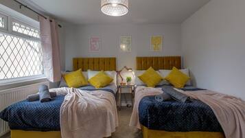 3 bedrooms, iron/ironing board, Internet, bed sheets