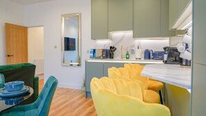 Dining - Central London Clapham Junction Flat (Clapham Juction, Greater London)