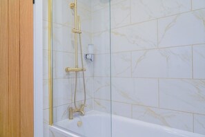 Hair dryer, towels - Apt 4 • Central London Clapham Junction Flat (Greater London)