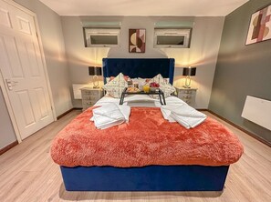 Internet, bed sheets - Cozy Garden Studio + Wi-Fi & Parking (Greater London)