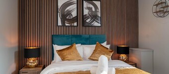 Stylish Central Oxford Retreat with Sunny Terrace