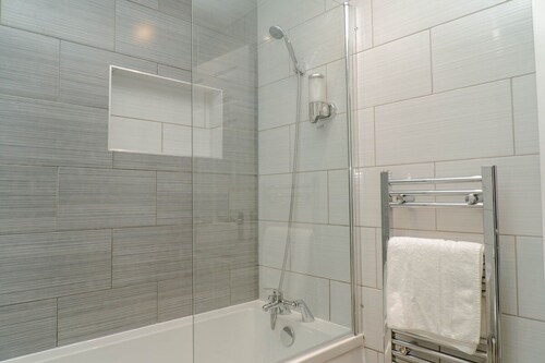 Bright & Stylish Oxford Flat w/ Terrace