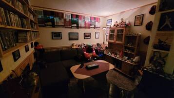 Apartment, 1 Bedroom, Sauna | Living room