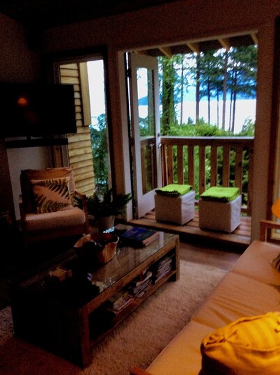 Keats Island Cabin