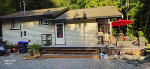 Exterior - Adorable 2-bedroom house with AC, peaceful surroundings and Ocean Views. (Sechelt)