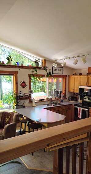 Private kitchen - Adorable 2-bedroom house with AC, peaceful surroundings and Ocean Views. (Sechelt)
