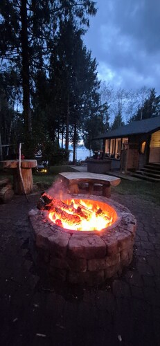 SeaView Getaway- B.L.T. bed and local treats, a new era B&B Retreat.