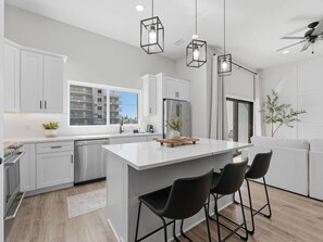 Microwave, oven, stovetop, dishwasher - Capri-Lux Pool/Hot-Tub/Steps To the Beach (Treasure Island)