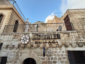 Exterior detail - Sümerler Konağı (Mardin)