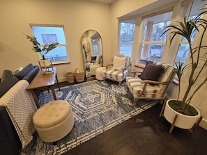 Smart TV, fireplace, video games, books - Charming 3-bedroom Lake Town Cottage in beautiful Coeur d'Alene (Coeur d'Alene)
