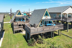 Terrace/patio - The Tiki Hut & Polynesian A-Frames at the Beach! (Surfside Beach)