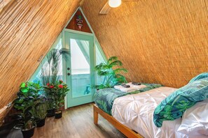 WiFi, bed sheets - The Tiki Hut & Polynesian A-Frames at the Beach! (Surfside Beach)