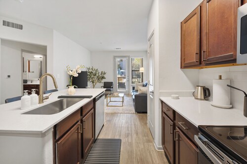 Modern Styled  1 King+Sofa Bed Retreat Frisco, TX