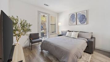 Iron/ironing board, Internet, bed sheets