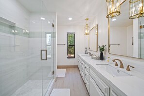 Shower, jetted tub, hair dryer, towels