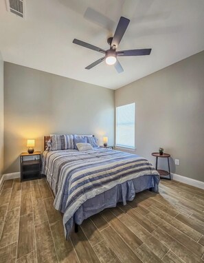 2 habitaciones, tabla de planchar con plancha, cuna de viaje y wifi 
