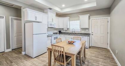 Welcoming 2-bedroom house with AC in charming Eagle Pass