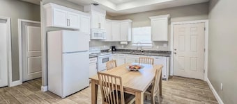 Welcoming 2-bedroom house with AC in charming Eagle Pass