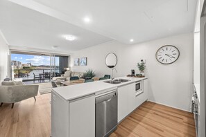 Interior - Luxe 3BR Apt w/ River Views + Resort Amenitie (Brisbane)